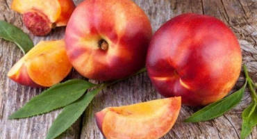 Jak skladovat broskve doma v lednici, mrazáku a sklepě